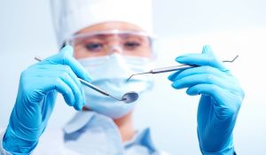 How to Choose a Cosmetic Dentist: 4 Helpful Tips