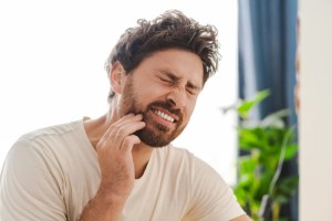 When Sudden Tooth Pain Requires Immediate Treatment